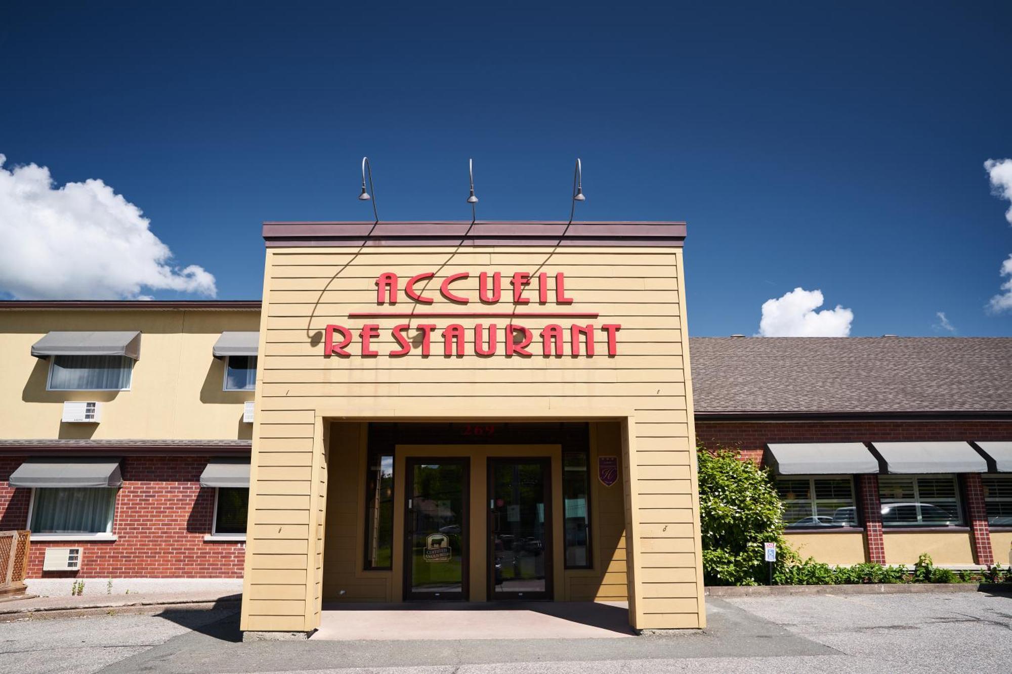Hotel-Resto-Bar Le Journel Saint-Joseph-de-Beauce Екстер'єр фото